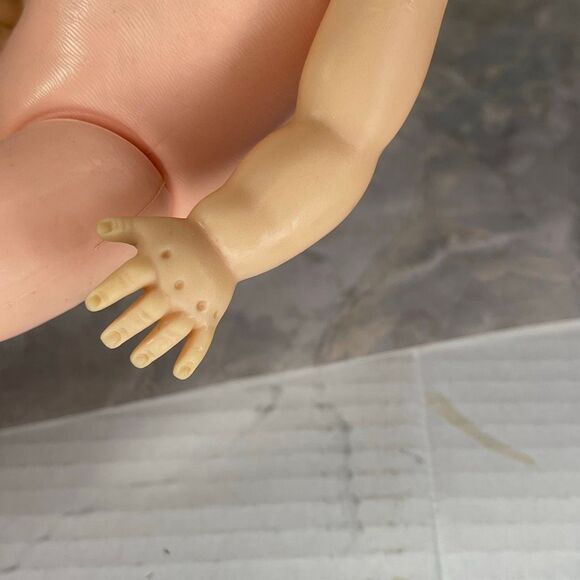 Vintage 1965 Uneeda Hard Body baby doll. - Picture 6 of 10